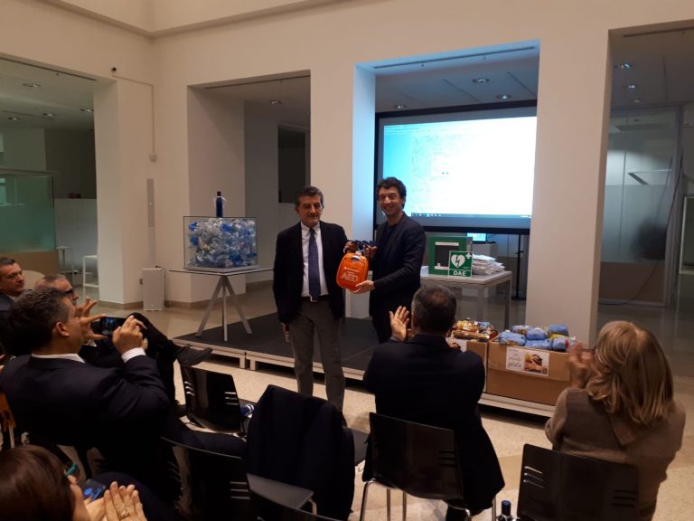 Net4market dona un defibrillatore al Comune di Cremona